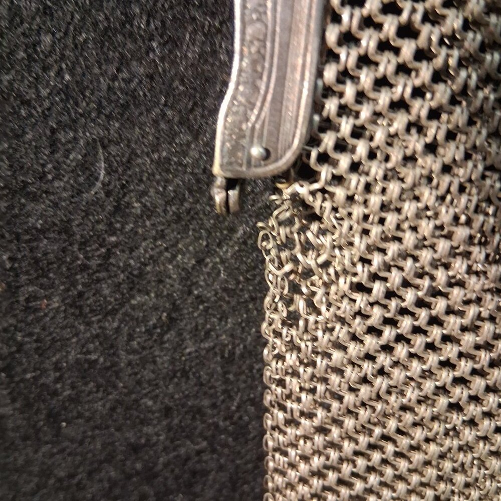 Shimmering (1910-1920) German-Ag Mesh Coin Pouch with Crest Plate & Talon Zipper - Picture 14 of 16